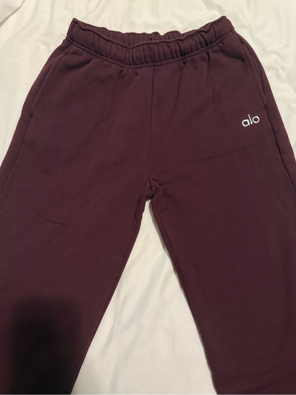 ALO Yoga Accolade Straight Leg Sweatpant Burgundy